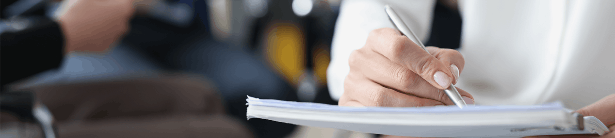 image repr&eacute;sentant un bureau avec des outils de travail pour repr&eacute;senter la d&eacute;claration d'activit&eacute; des organismes de formation